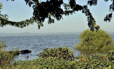 Joven desapareció en el Lago Ypacarai y dejó G. 13 millones en su moto