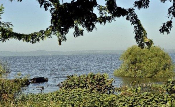 Joven desapareció en el Lago Ypacarai y dejó G. 13 millones en su moto