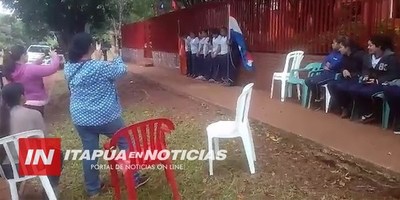 ESTUDIANTES SE ENCADENAN FRENTE A LA MUNICIPALIDAD DE MAYOR OTAÑO