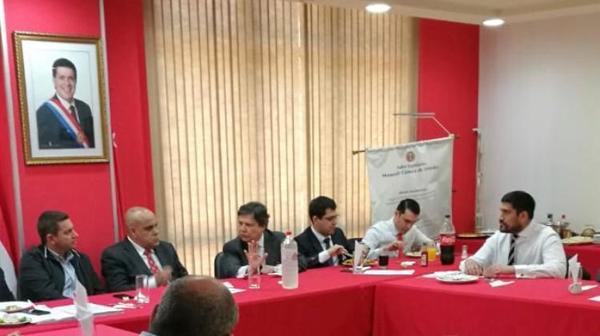 Acevedo busca consensuar modificación de la Carta Orgánica de la Policía Nacional - ADN Paraguayo