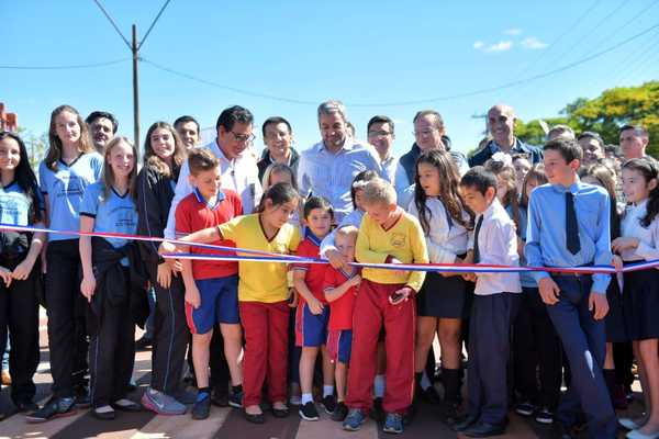 Habilitan obras de pavimentación con apoyo de Itaipu en ocho localidades