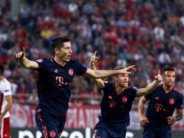 El Bayern gana con doblete de Lewandowski