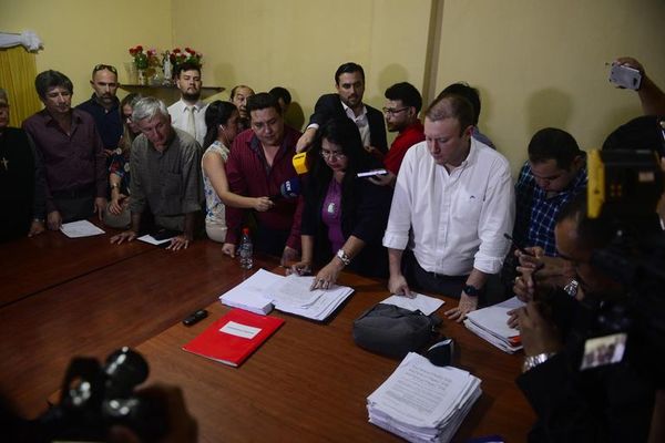 Por amplia mayoría, concejales aprueban intervención a Municipalidad de Lambaré » Ñanduti
