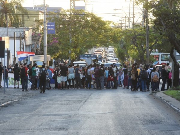 Botánico: Por segundo día, realizan manifestación contra tala de árboles