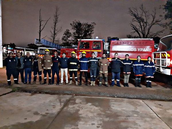 Bomberos de Ypané reciben carro hidrante de 6.000 litros de capacidad - Nacionales - ABC Color