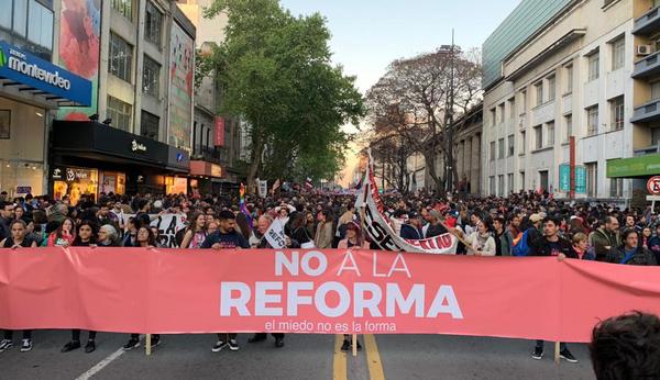 Uruguay: masiva marcha contra militarización de la inseguridad ciudadana
