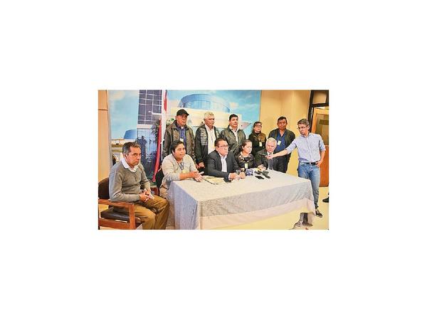 Denuncian en Senado persecución fiscal