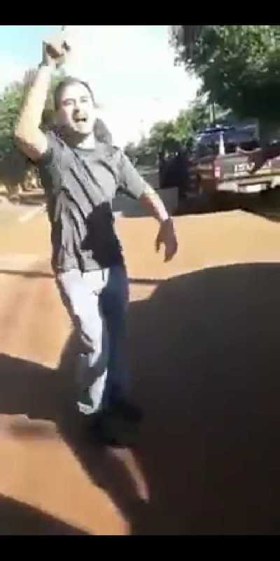 Agentes policiales detuvieron a joven que escrachó al presidente Abdo Benítez