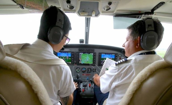 HOY / Aprender a volar: ¿Cuánto cuenta ser piloto?