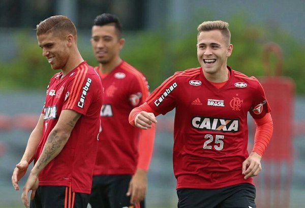 Flamengo con Piris Da Motta recibe a Gremio por un lugar en la final
