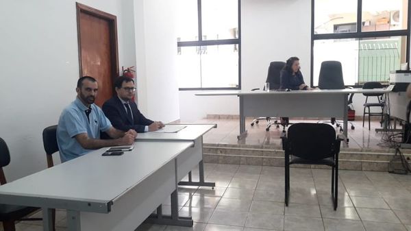 Según el fiscal, Martínez Sacoman no regalaba aceite medicinal sino que lo iba a vender - Nacionales - ABC Color