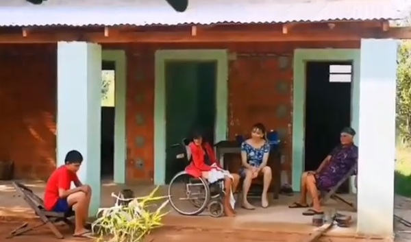 Marilina y Will presentaron la casa que construyeron para los abuelitos