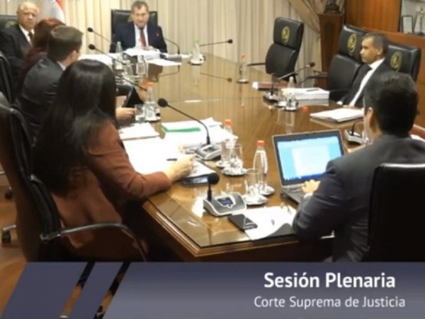 Corte suspende a jueces que liberaron a ex policía condenado por abuso sexual