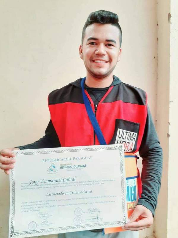 Canillita graduado en Criminalística es incorporado al Ministerio Público