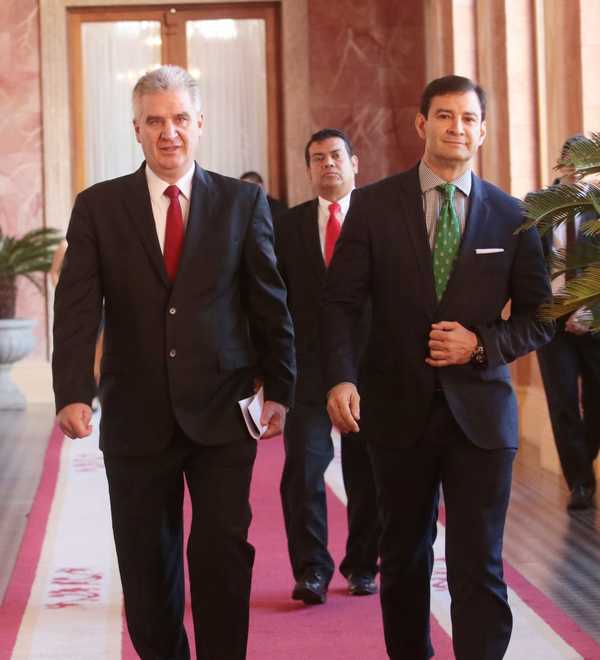 Presidente y senadores coinciden en la necesidad de aprobar un prepuesto equilibrado para el 2020 | .::Agencia IP::.