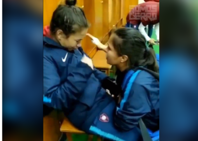 El motivador aliento de la capitana de Cerro a su compañera