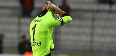 ¡Insólito! Arquero fue expulsado a los 10 segundos de partido | Noticias Paraguay