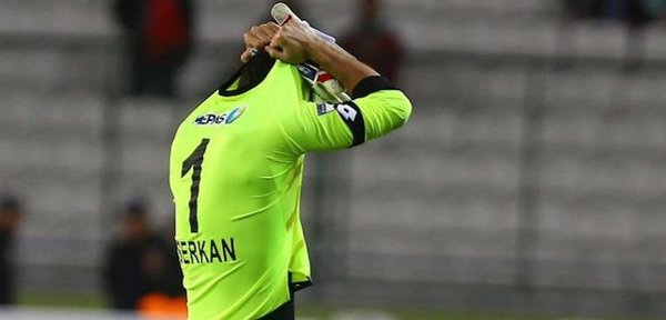 ¡Insólito! Arquero fue expulsado a los 10 segundos de partido | Noticias Paraguay