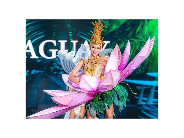 Miss Grand Paraguay rindió homenaje a la flor de yrupe