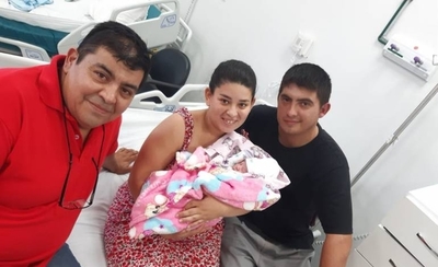 HOY / Nació en auto MUV, conductor fue partero, los de la estación de servicio 'enfermeros'