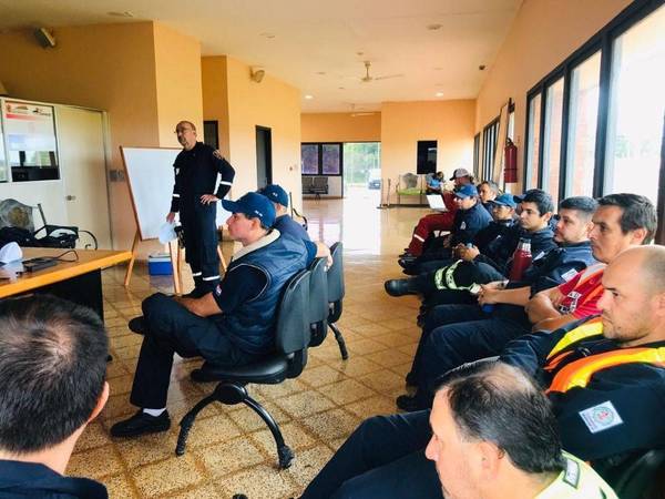 BOMBEROS LOCALES PARTICIPARON DE CURSO DE CAPACITACIÓN CON SUS PARES CANADIENSES