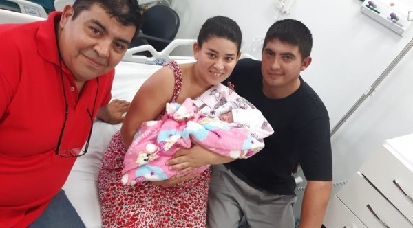 NACIÓ EN AUTO MUV, CONDUCTOR FUE PARTERO, LOS DE LA ESTACIÓN DE SERVICIO ‘ENFERMEROS’