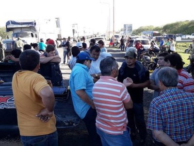 Clorinda: Productores cierran ruta contra medidas paraguayas
