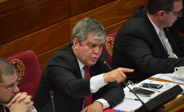 HOY / Riera critica la debilidad del gobierno: "No resuelve los problemas sociale"