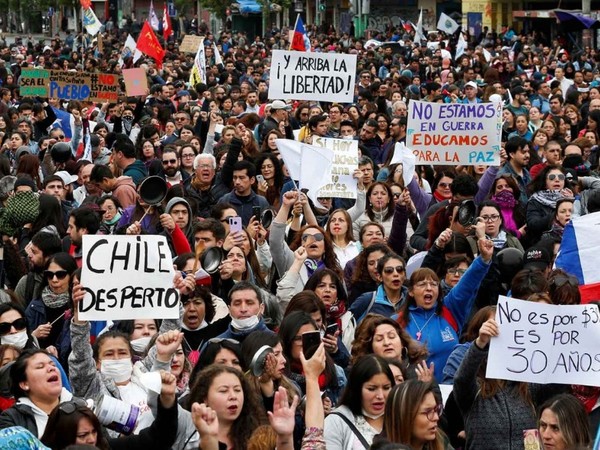 Huelga general con marchas en diferentes ciudades de Chile