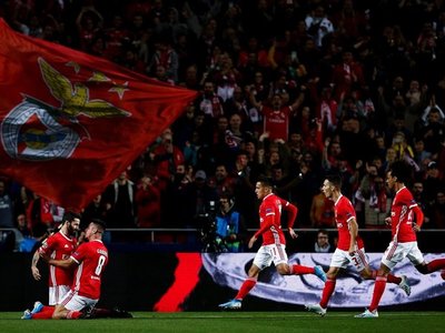 El Benfica vence al Lyon y sigue vivo en la Champions