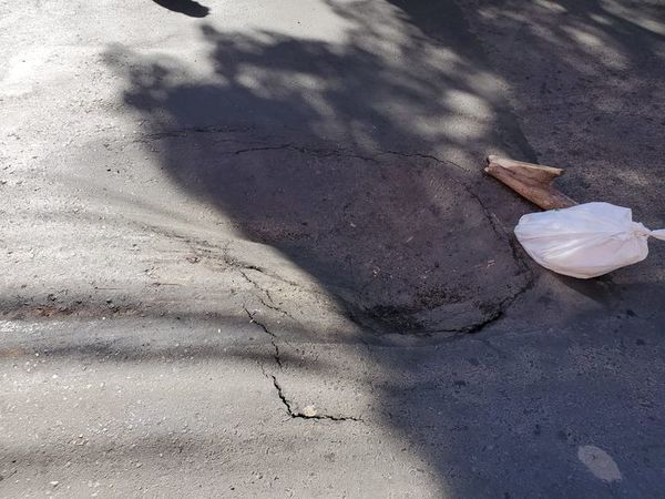 Hundimiento en calle donde no hace mucho tiempo se hicieron tareas de alcantarillado - Nacionales - ABC Color