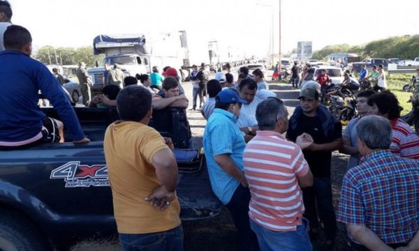 Bloquean paso de camiones paraguayos en respuesta a restricciones comerciales » Ñanduti