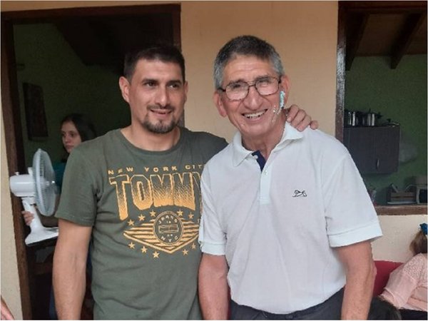 Un emotivo reencuentro de un papá y su hijo conmueve a internautas