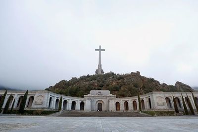 España exhuma al dictador Franco de su mausoleo - Mundo - ABC Color