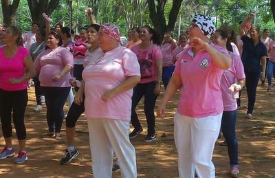 Concienciar sobre el cáncer de mama bailando - Estilo de vida - ABC Color
