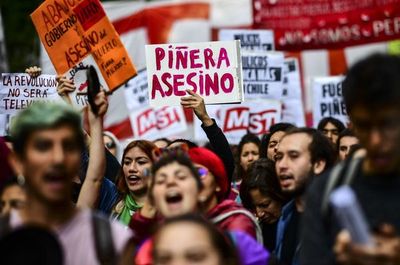 Piñera pide perdón, pero miles marchan por huelga general en Chile