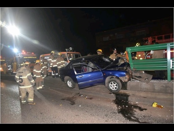 Violento accidente deja dos heridos de gravedad en Asunción
