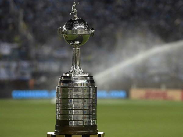 Un paraguayo levantará la Copa Libertadores en Santiago