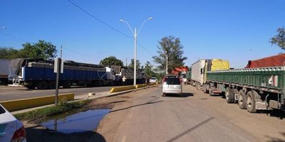 Protesta de productores argentinos deja más de 50 camiones paraguayos varados