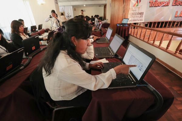 Evo Morales lleva ventaja para ganar en primera ronda al 98 % del escrutinio | .::Agencia IP::.