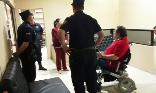 Concejales de Caazapá sesionan con fuerte custodio policial
