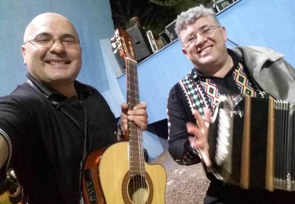 Rateros dejan sin guitarra a Crescencio Ruiz | Radio Regional 660 AM