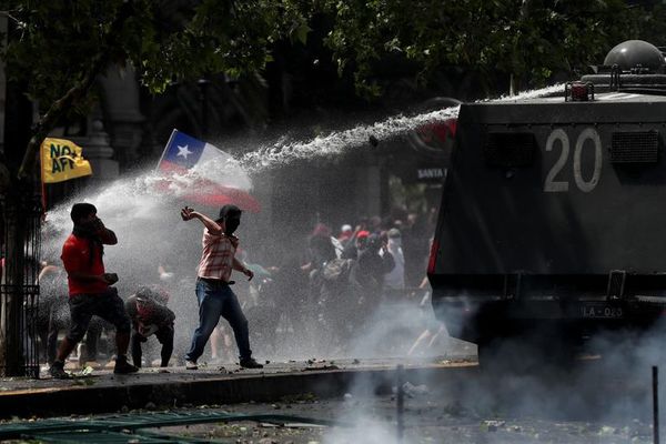 Manifestaciones y huelgas se intensifican en Chile y presionan al gobierno de Piñera - Mundo - ABC Color