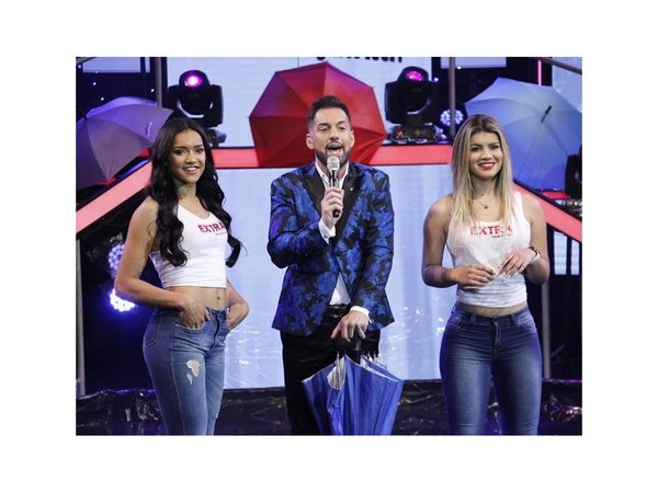 CHICA EXTRA: La rubia y la morena chocaron en la LLUVIA
