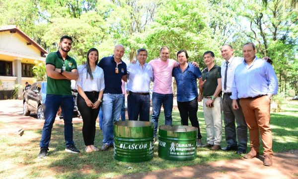 Empresa dona basureros a municipalidad de CDE