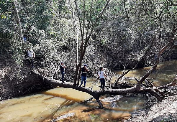 Piden identificar a los que contaminan el arroyo Caañabé - Nacionales - ABC Color