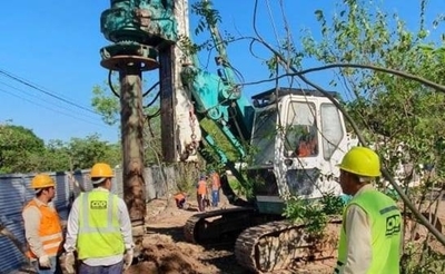 HOY / Hormigonado de cabezal de  viaducto y traslado de árboles:  corredor vial Botánico sigue