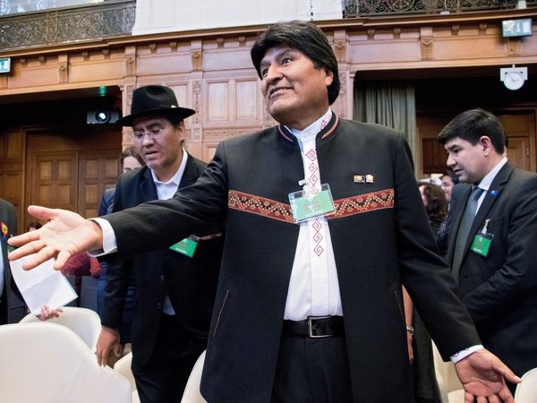 Declaran ganador a Evo Morales sin necesidad de segunda vuelta
