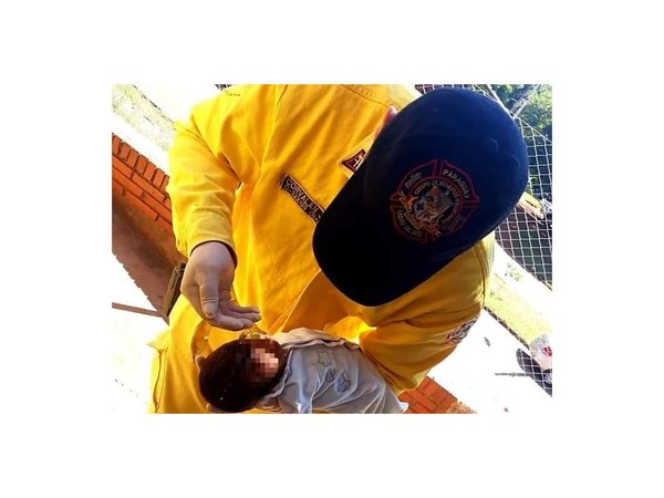 Bombero bautizó a bebé y volvió a reaccionar