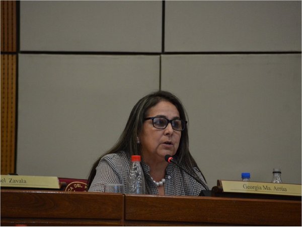 Senadora insiste en cambio de defensor del Pueblo